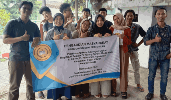 “Digital Financial Application Training for Beginner SMEs at Karang Taruna Muda-Mudi, Joyosuran, Pasar Kliwon, Surakarta”