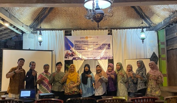 Pengabdian kepada Masyarakat: "Peningkatan Efisiensi Usaha Melalui Pelatihan Pengelolaan Biaya Produksi Bagi Pelaku UMKM di Kauman, Surakarta"